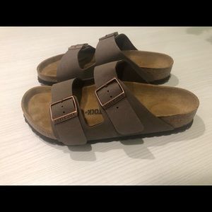 Mocha Arizona Birkenstock’s